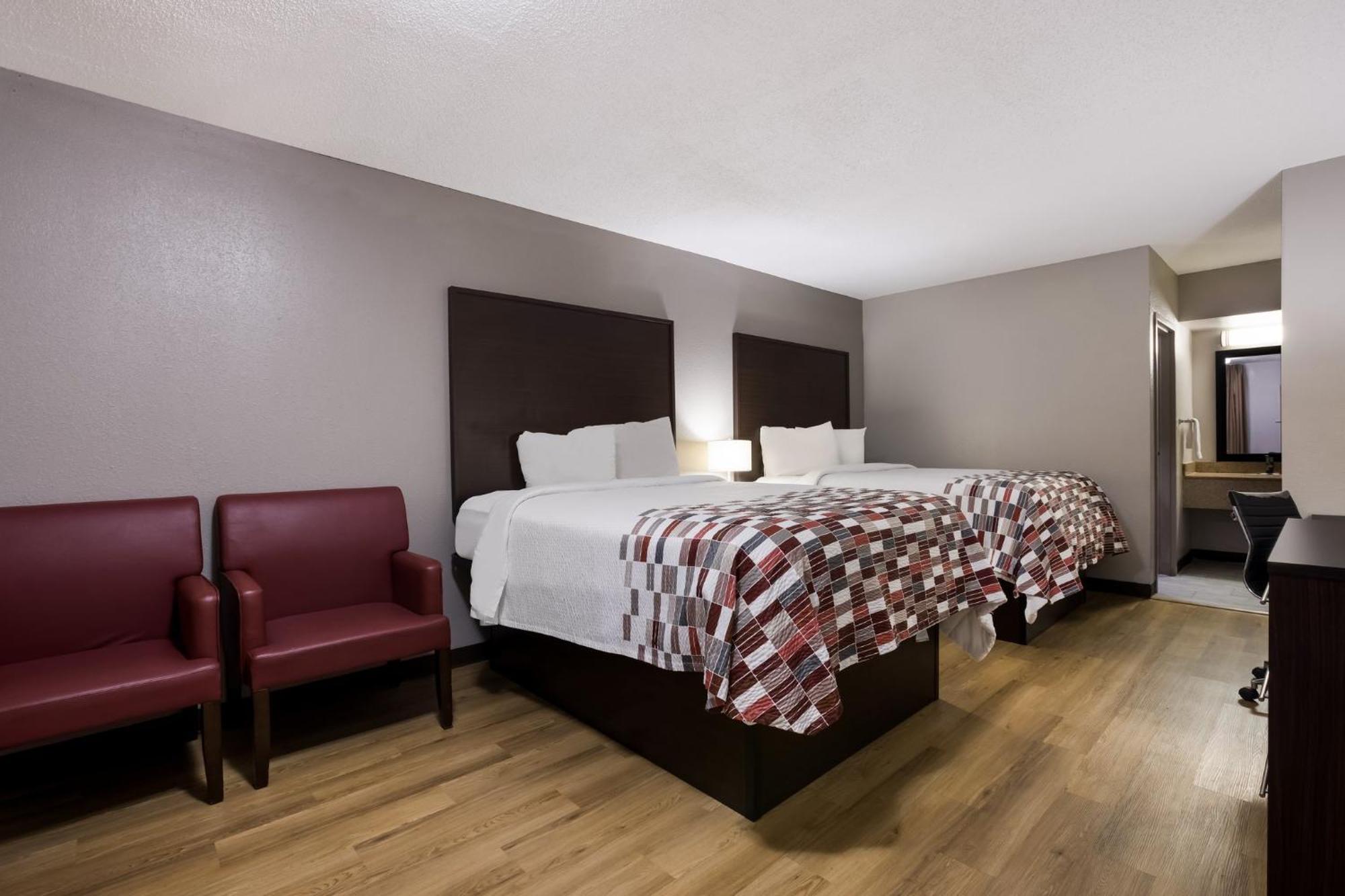 Red Roof Inn & Suites Statesboro - University Экстерьер фото