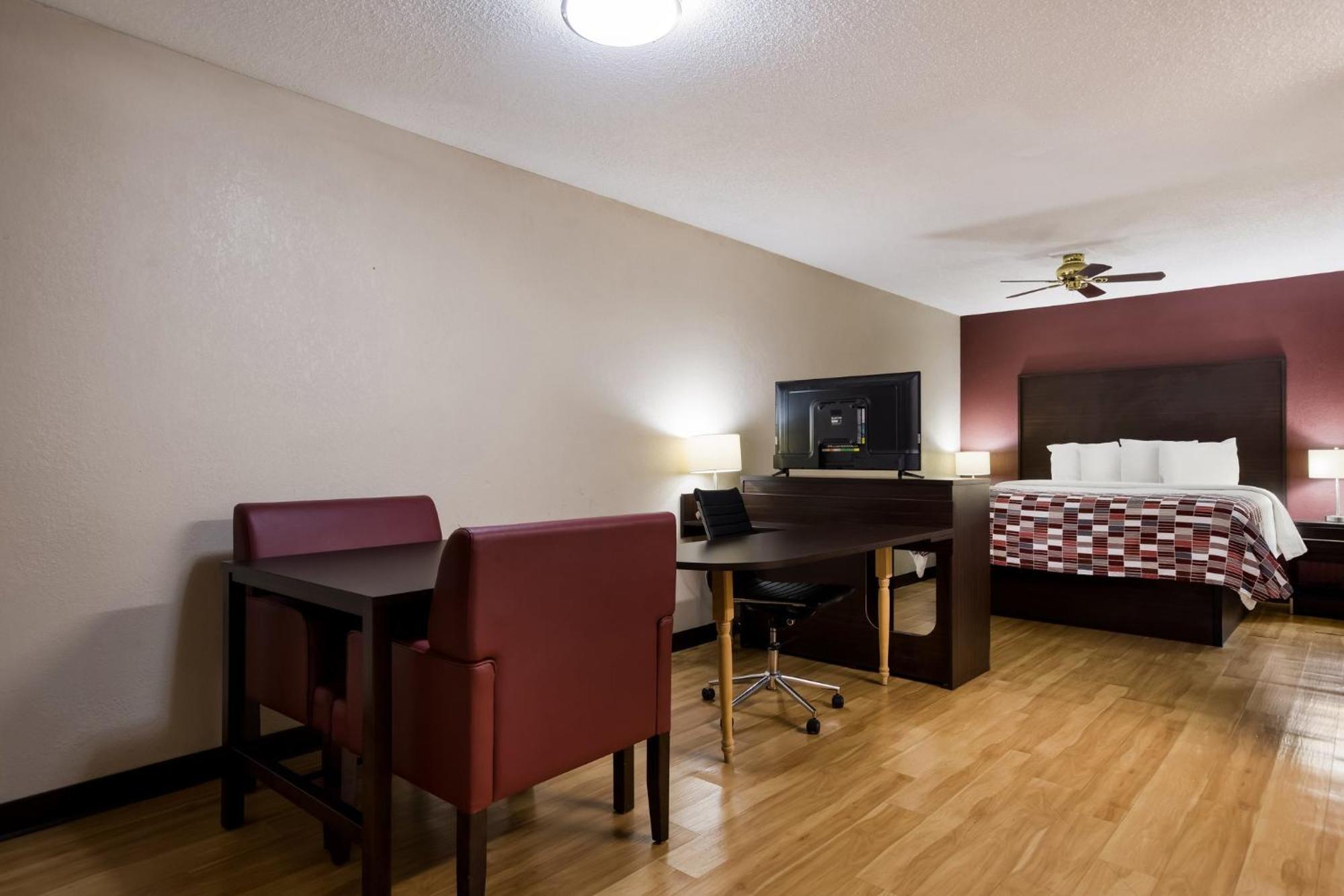 Red Roof Inn & Suites Statesboro - University Экстерьер фото