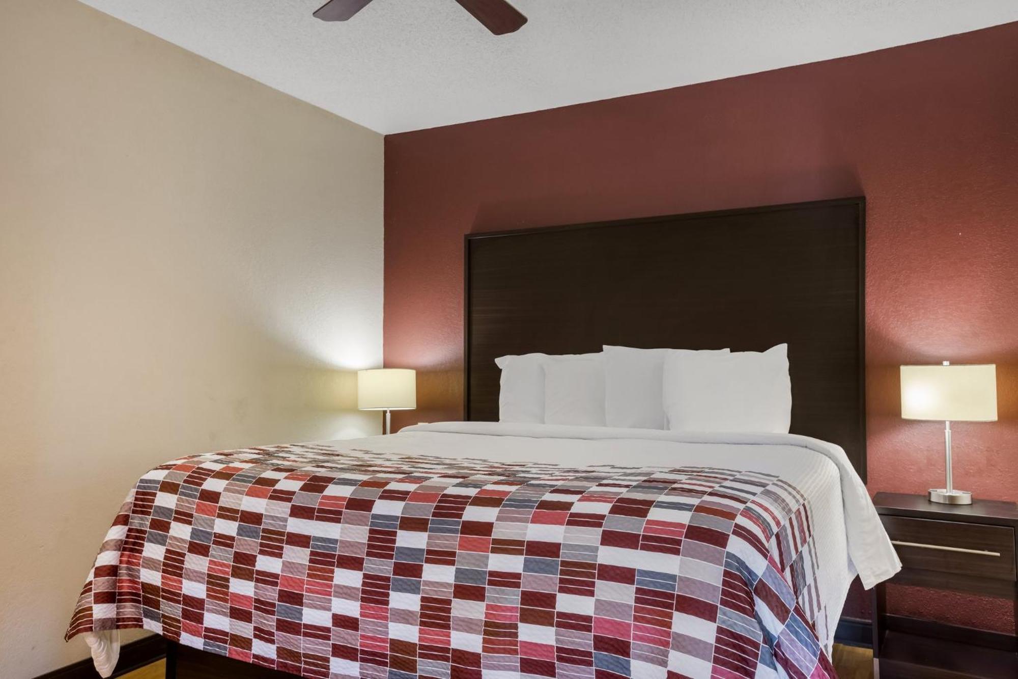 Red Roof Inn & Suites Statesboro - University Экстерьер фото
