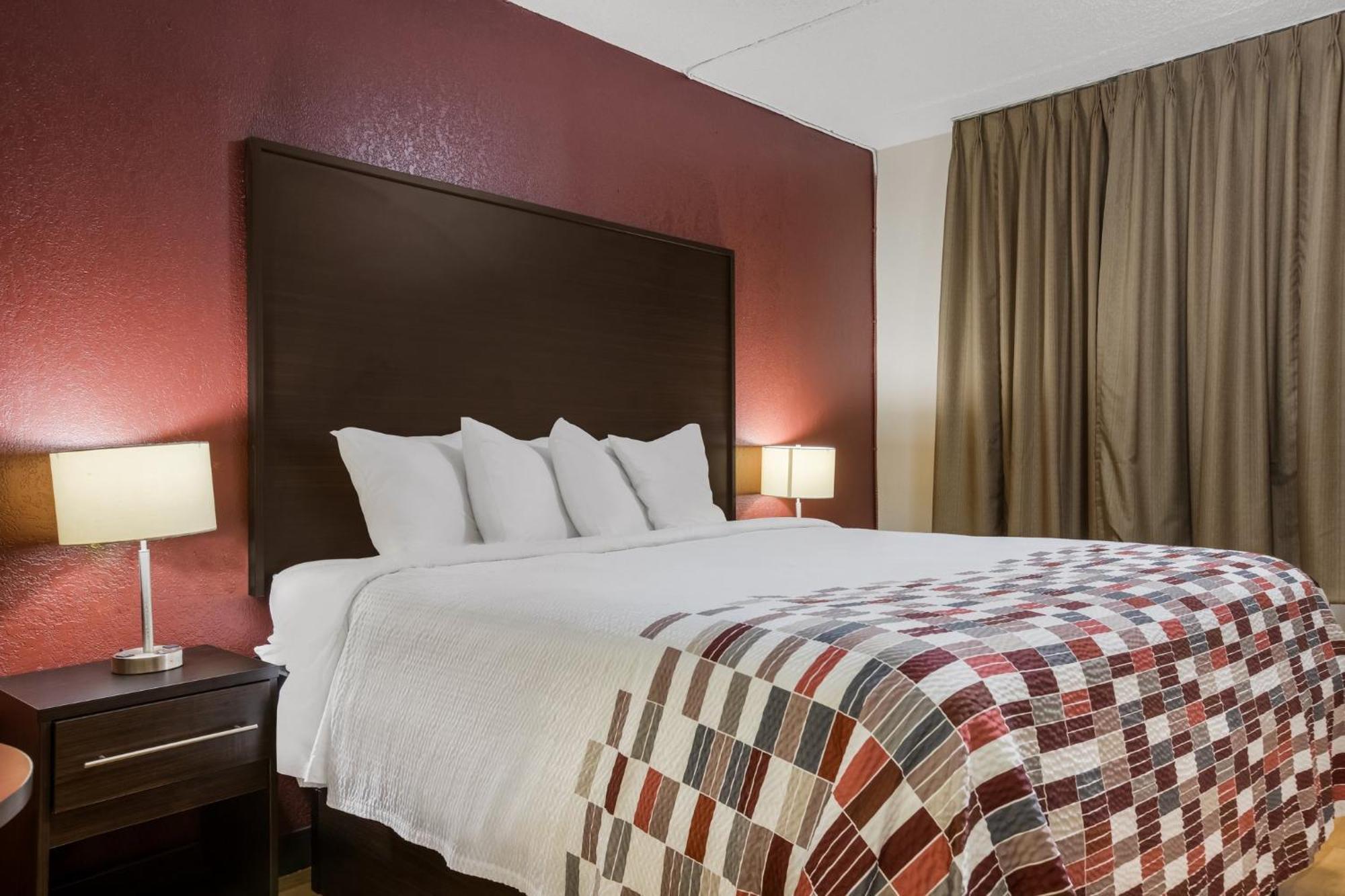 Red Roof Inn & Suites Statesboro - University Экстерьер фото