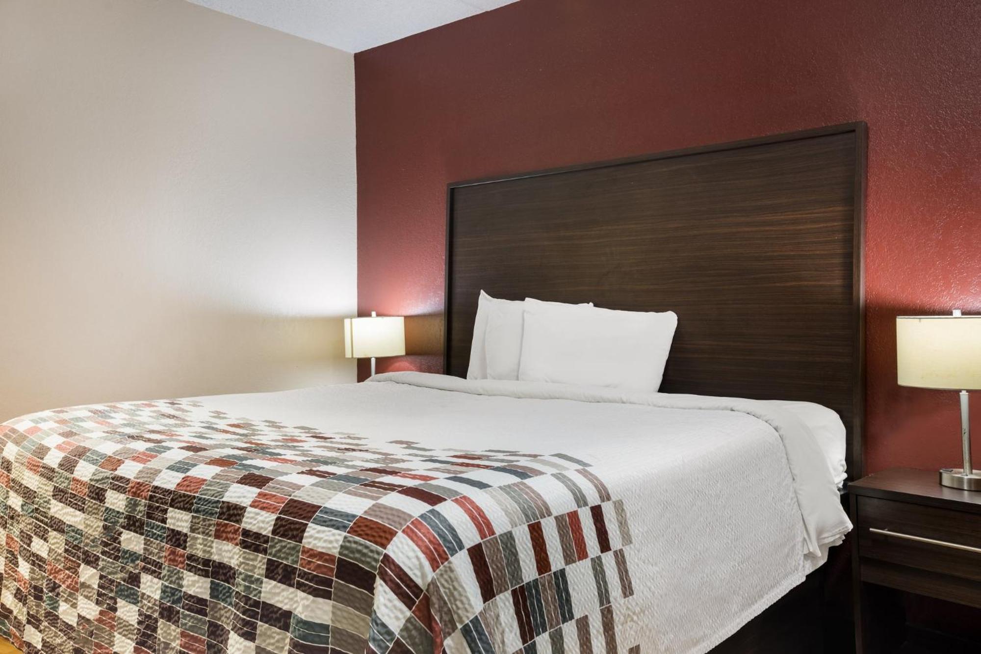Red Roof Inn & Suites Statesboro - University Экстерьер фото