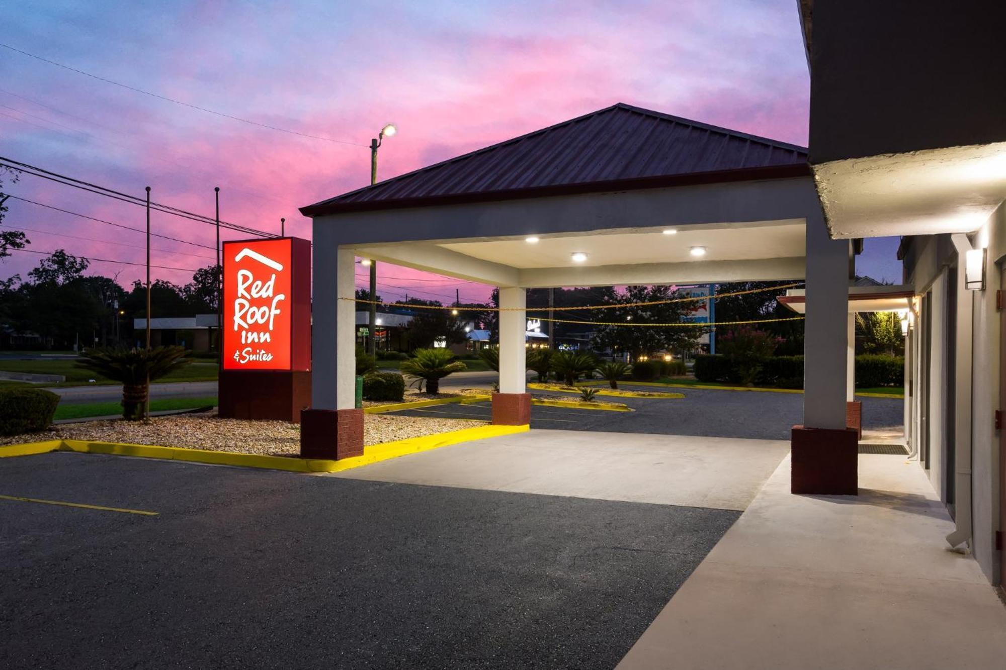 Red Roof Inn & Suites Statesboro - University Экстерьер фото