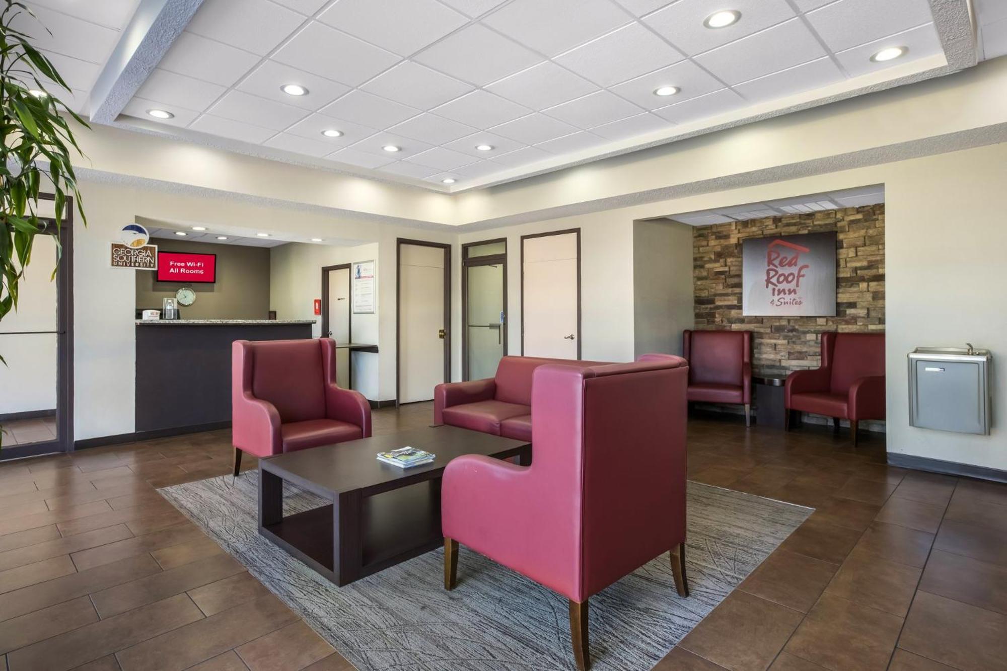 Red Roof Inn & Suites Statesboro - University Экстерьер фото