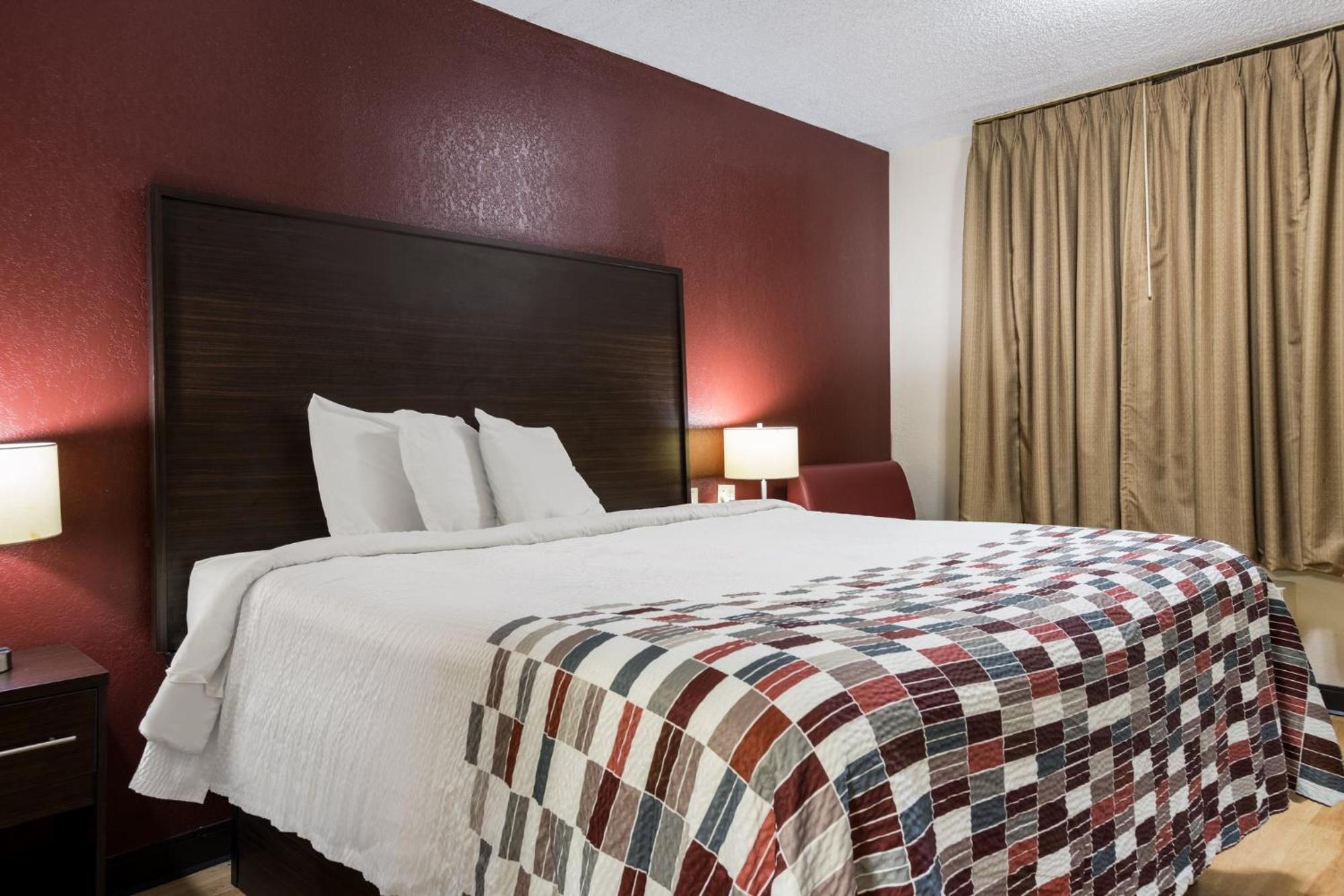 Red Roof Inn & Suites Statesboro - University Экстерьер фото